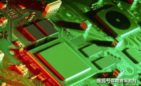 选择线路板无硅消泡剂，优化线路板制造流程